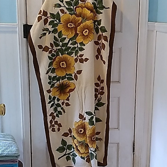 Vintage brown hold bath towel - Picture 2 of 3